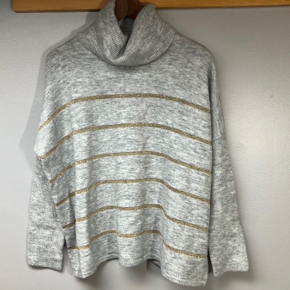 Cupcakes and cashmere gray metallic gold sweater size small cowl neck